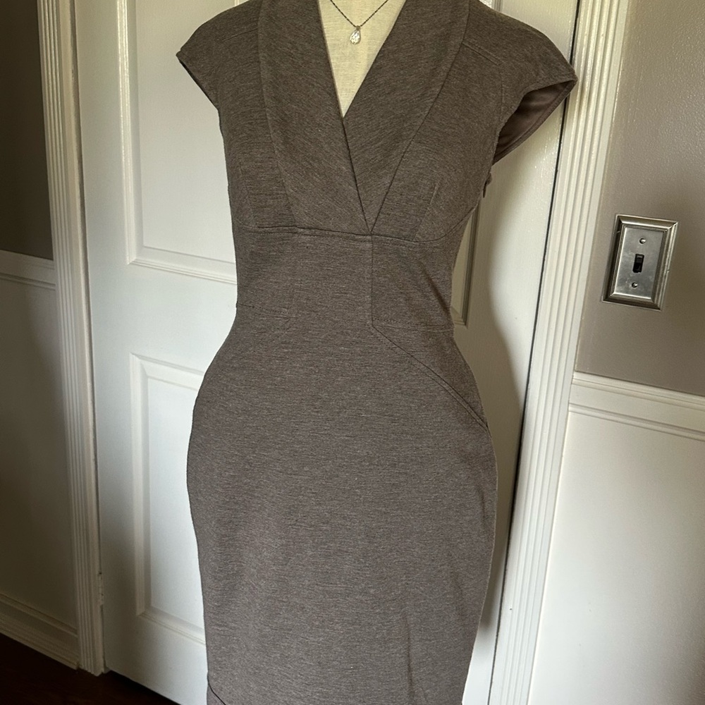 Maggy London Gray Sheath Dress with V-Neck and Cap Sleeves